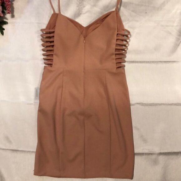 Medium Blush Caged V-Neck Mini Dress - Picture 4 of 4